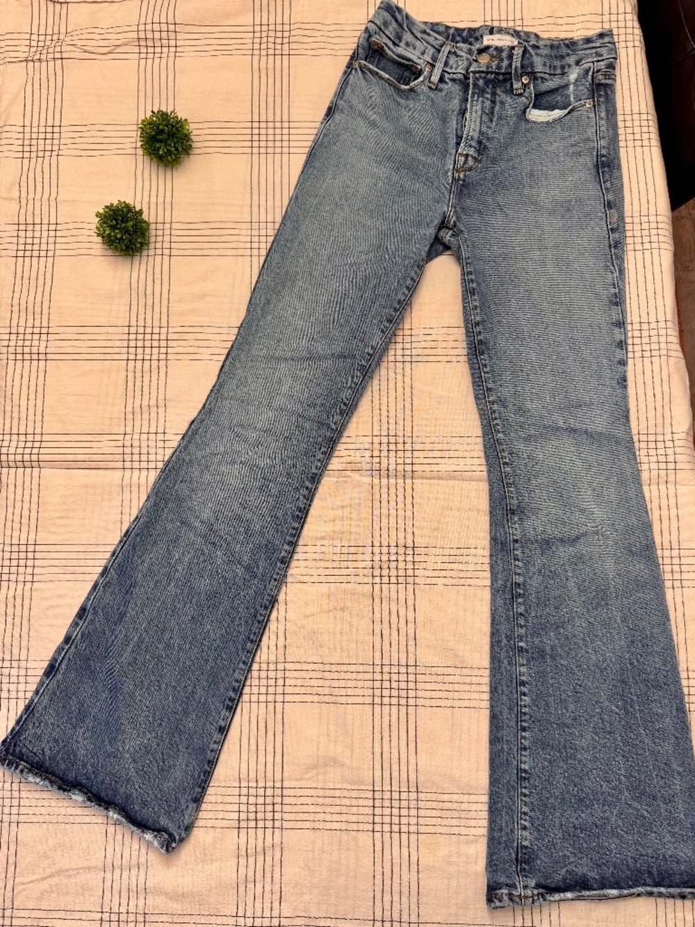 Good American Good Legs Flare Jeans I Size 26 I Medium Wash I 33.5 Inseam